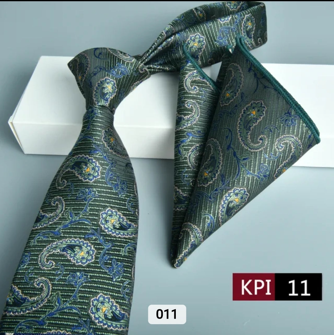 GREEN TIE AND POCKET SQAURE SET