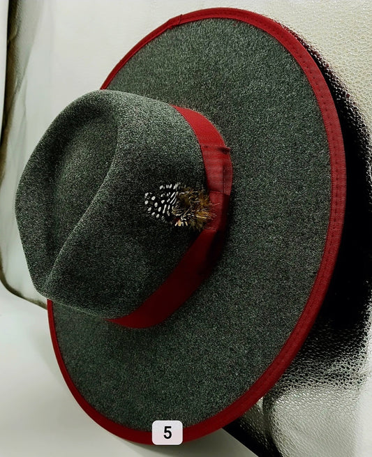 GREY WITH MAROON TIP FEDORA
